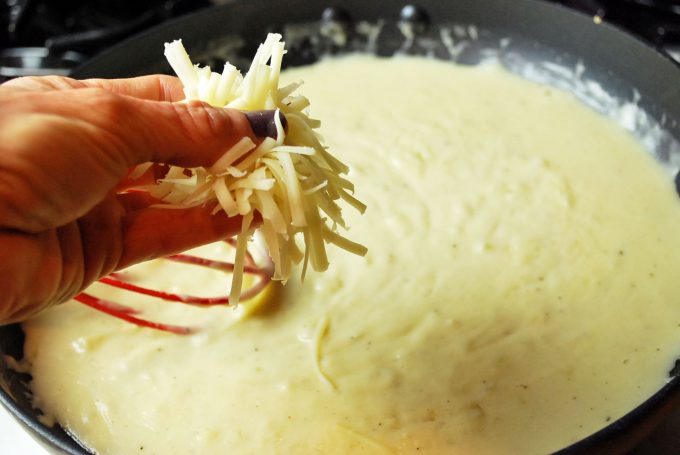 Chicken Divan sauce with cheese Chicken Divan sauce with cheese