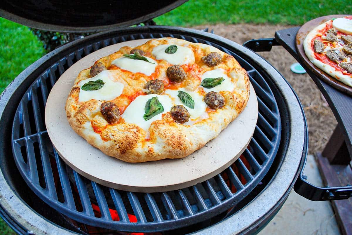 grilled pizza on a big green egg