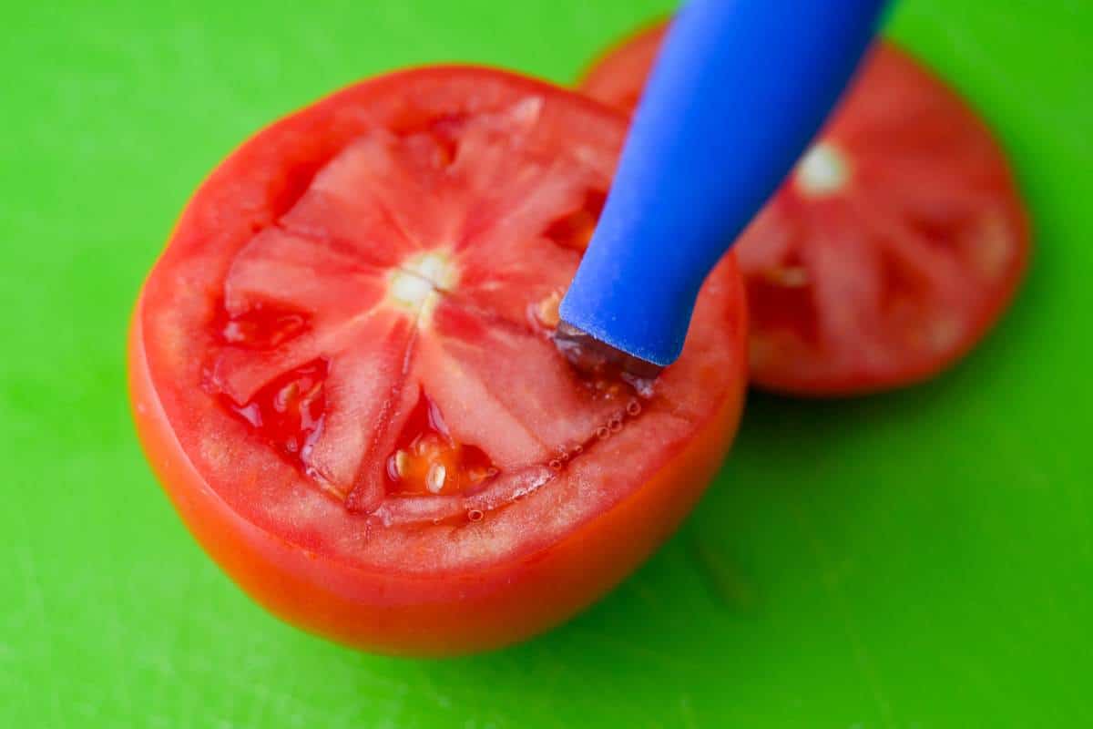 how to score a tomato to hollow it out