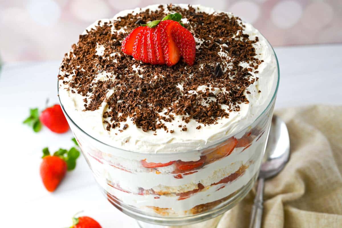 Strawberry Cheesecake Trifle - Amee's Savory Dish