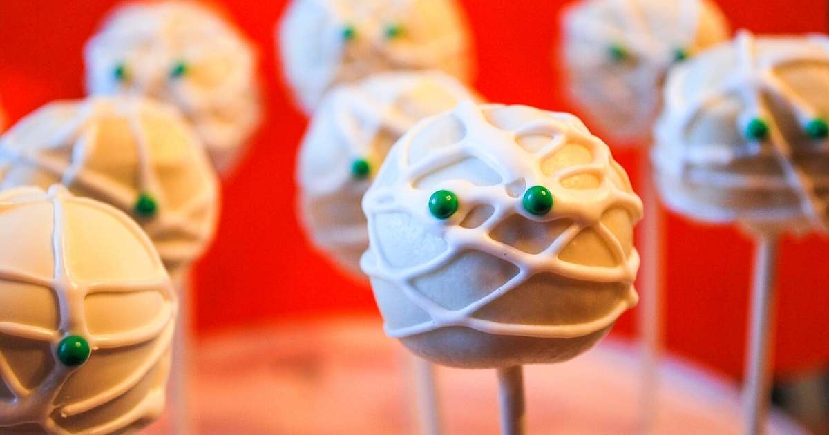 Fun and Easy Halloween Cake Pops- Amee's Savory Dish