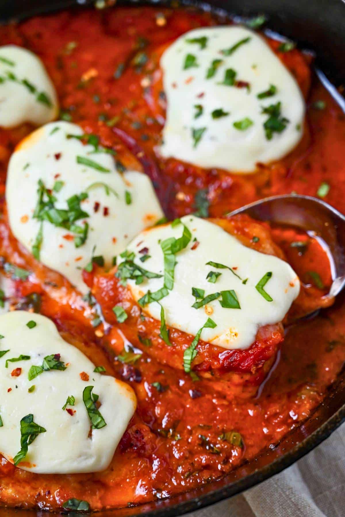 This easy and delicious Pizza Chicken Bake recipe features tender chicken breasts topped with savory marinara, deli-style pepperoni, and creamy buffalo mozzarella. via @Ameessavorydish