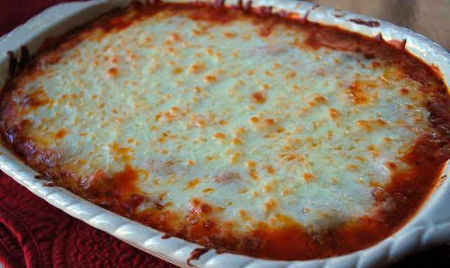 Pizza chicken is a kid-friendly, healthy chicken recipe. Boneless chicken breasts marry the Italian flavors of your favorite pizza to make this easy chicken dinner.