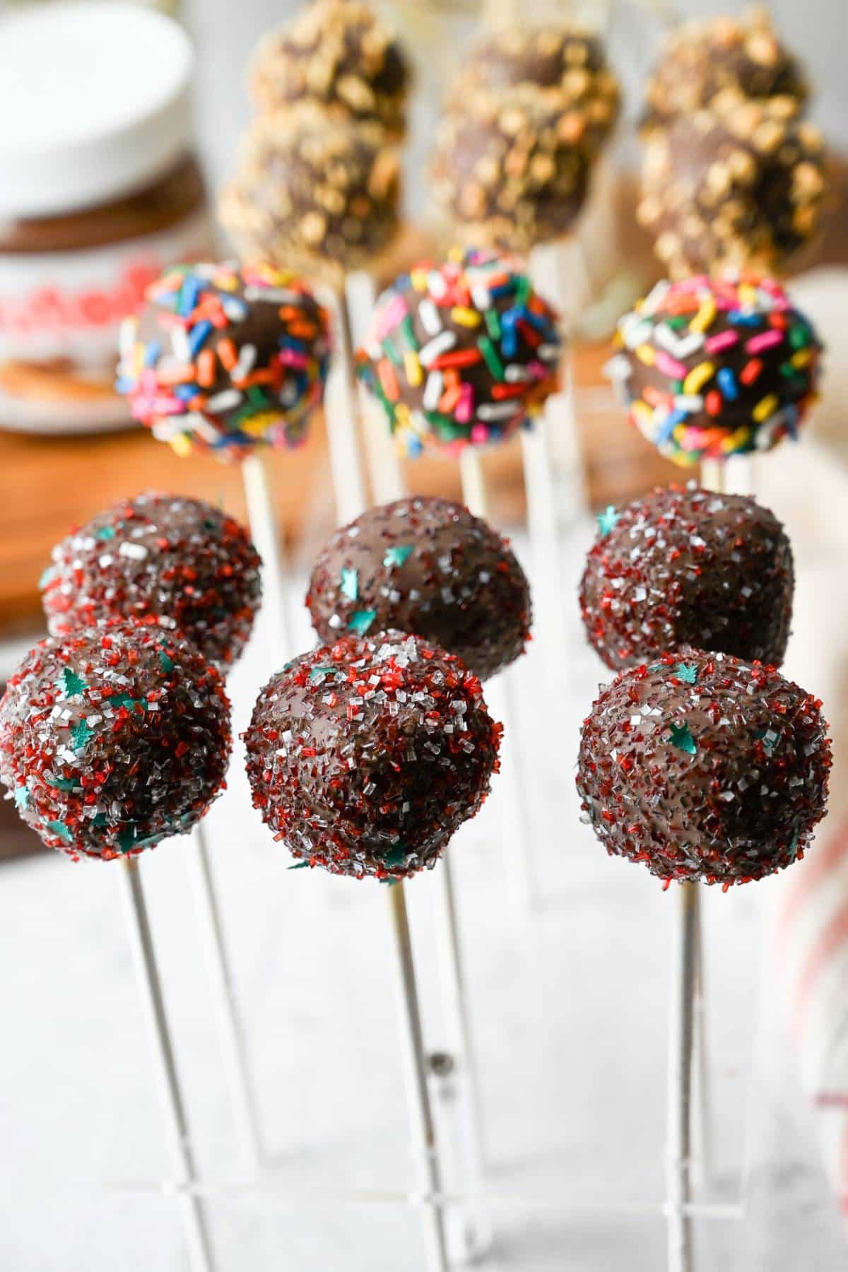This easy Nutella Cake Pops recipe delivers an irresistible mash-up of rich chocolate cake, creamy chocolate hazelnut spread, and chopped hazelnuts on a stick! via @Ameessavorydish