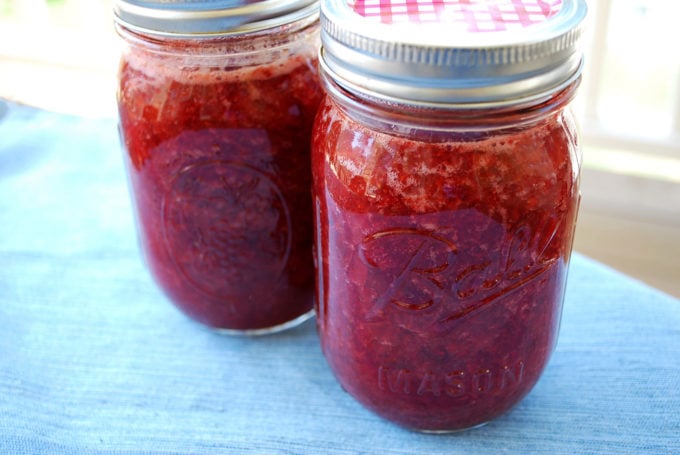 Easy homemade jam in mason jars without refined sugar
