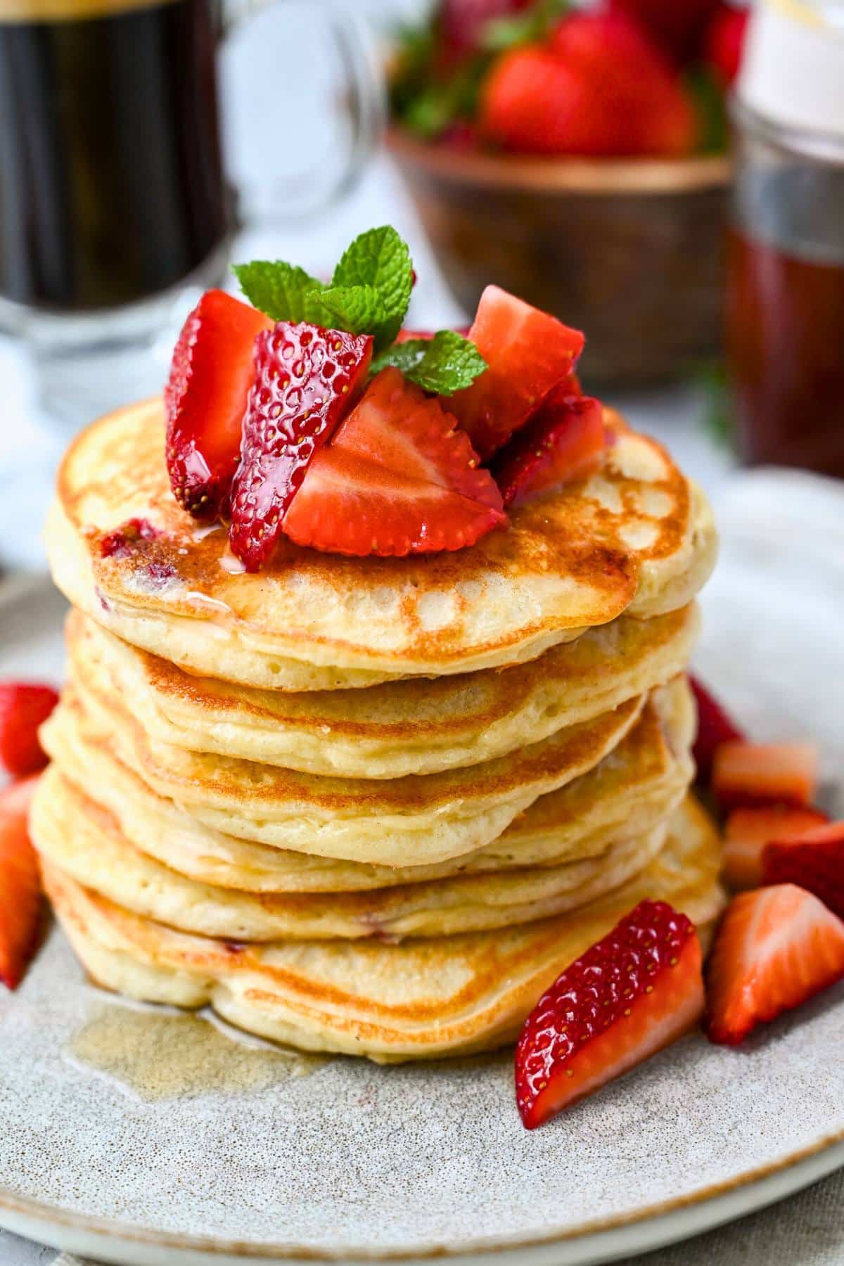 These Strawberry Protein Pancakes are light, fluffy, and delicious! A satisfying way to get a protein-packed breakfast. via @Ameessavorydish