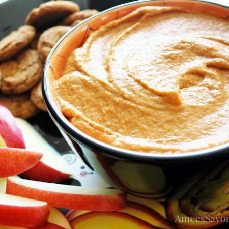Pumpkin Dip with sliced apples and ginger snaps