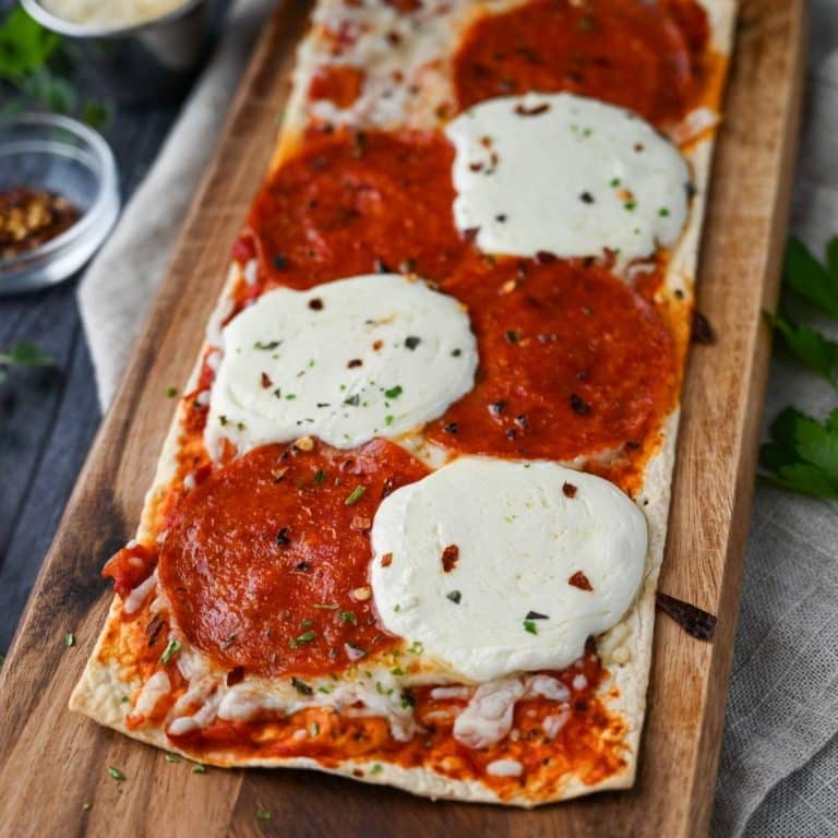 Easy 10-Minute Pepperoni Flatbread Pizza Recipe