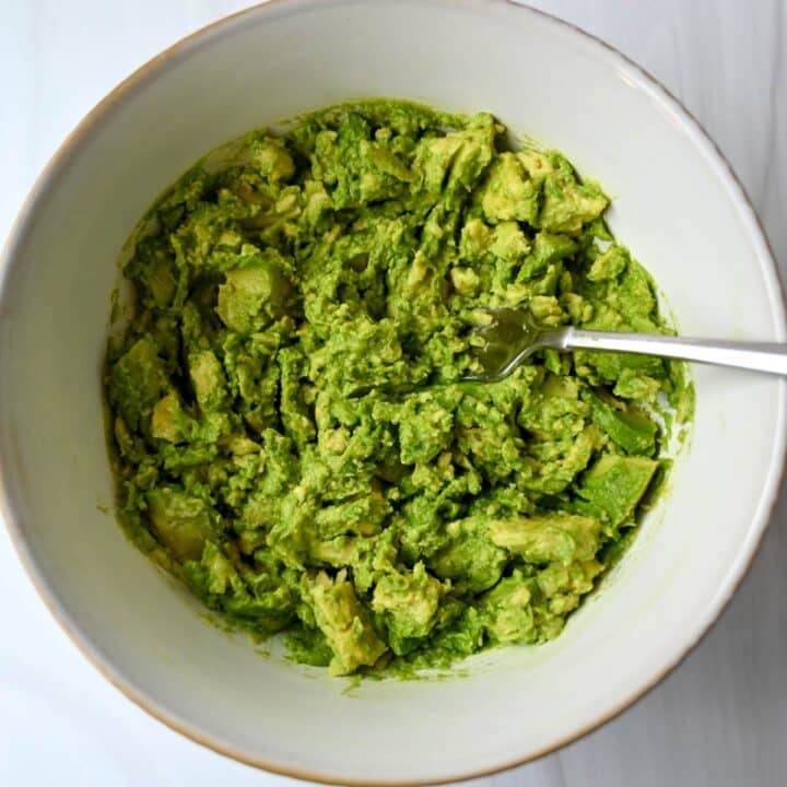 5 Ingredient Guacamole - Amee's Savory Dish