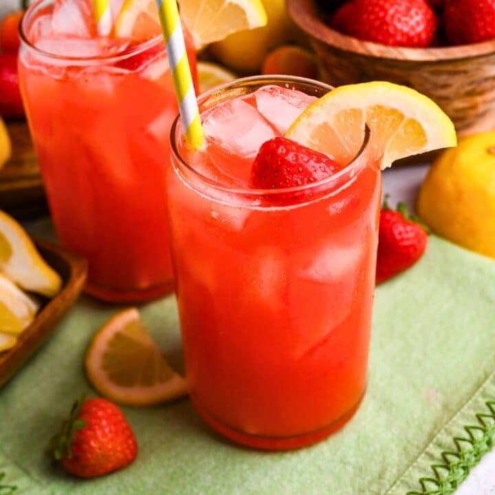 two glasses of splenda strawberry lemonade with ice and a lemon slice