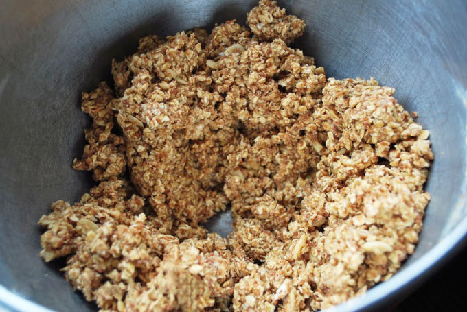 Crumbled oat topping for an easy berry crumble
