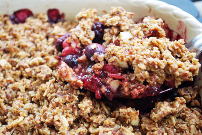 an easy recipe for berry crumble using frozen fruit and oats