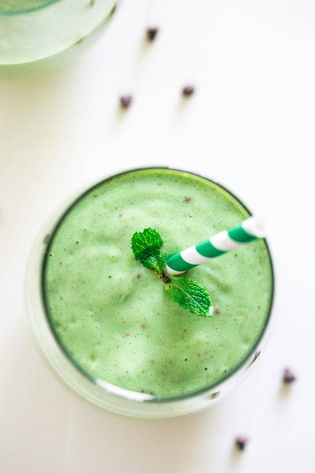 Mint Chocolate Green Smoothie from Food Faith Fitness
