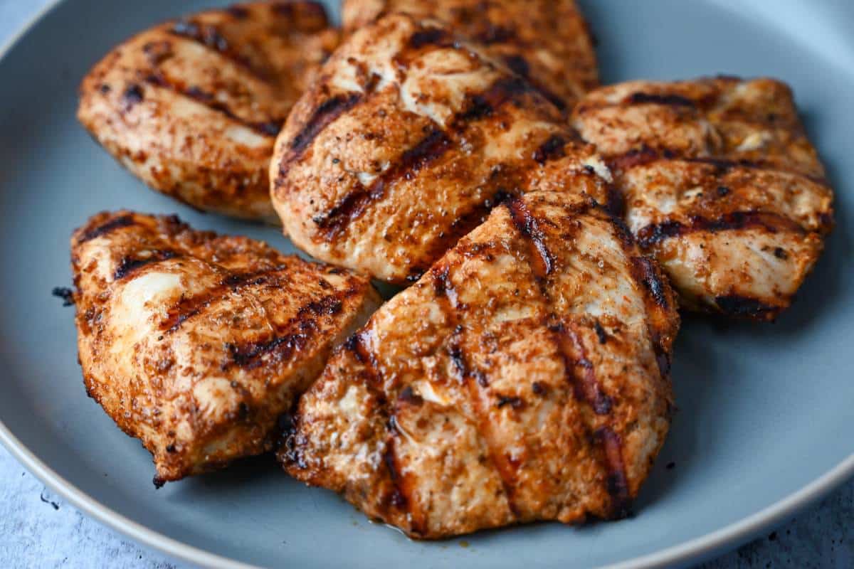 grilled chicken for tostadas on a plate