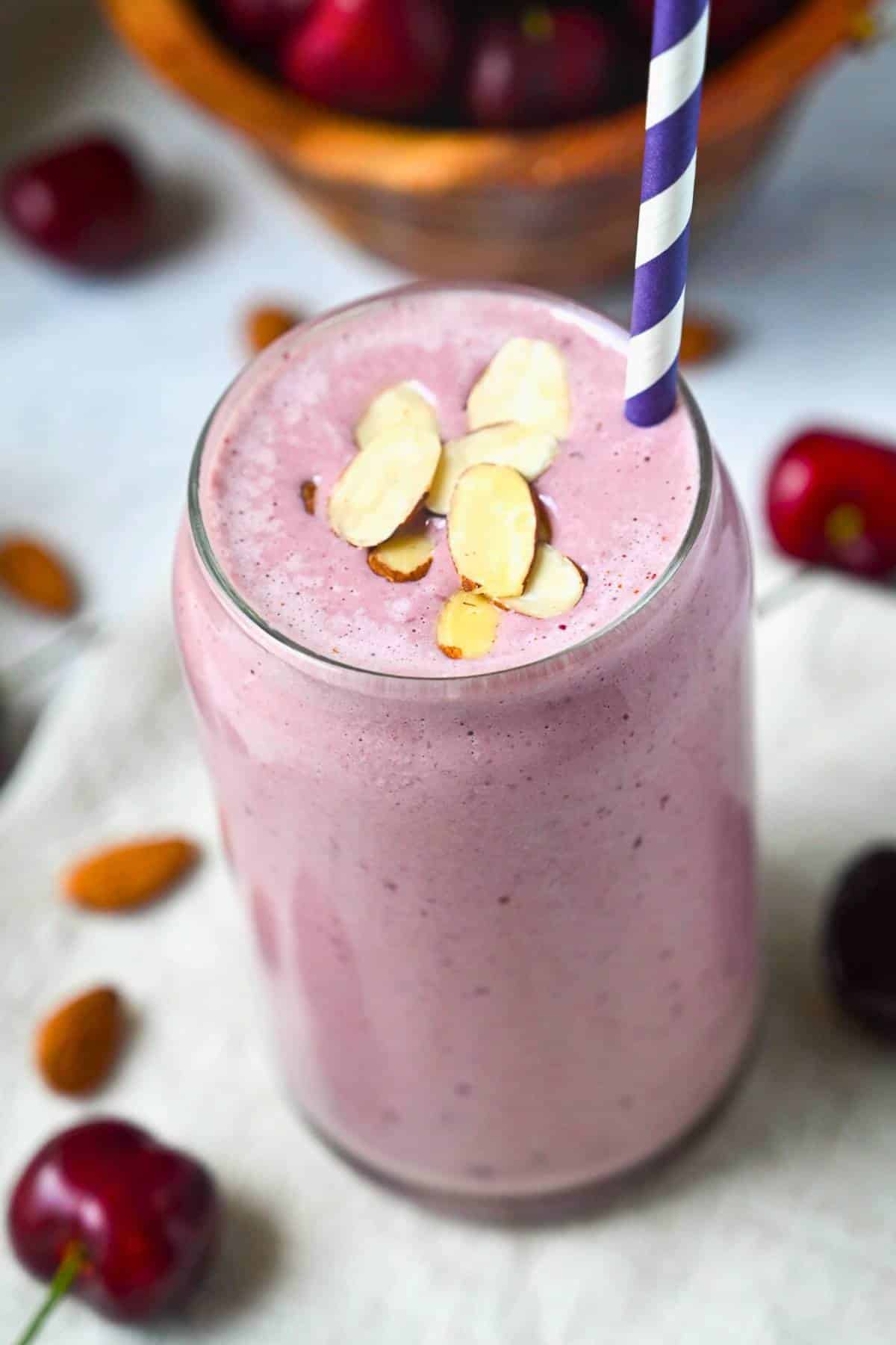 It tastes like dessert, but this high-protein smoothie is a wholesome, balanced meal that keeps you full and energized. via @Ameessavorydish