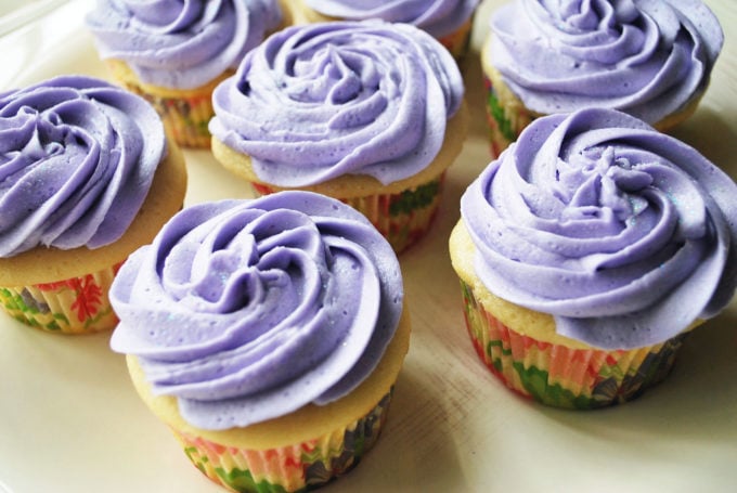 Lavender earl grey tea is the shining star of this easy homemade cupcakes recipe, made famous at Georgetown Cupcakes! Get the cupcakes recipe here.