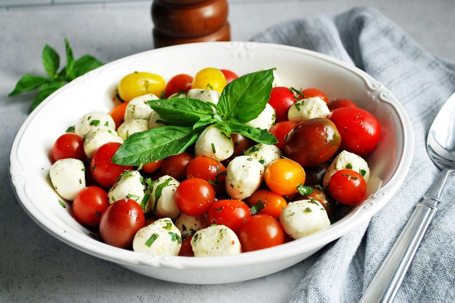 Easy Caprese Salad Recipe - Amee's Savory Dish