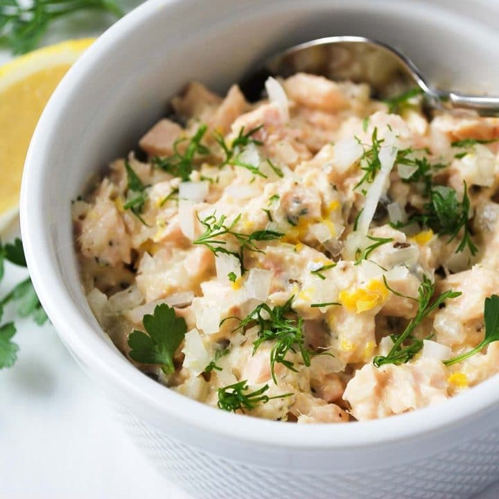 Easy Mediterranean Tuna Salad {No Mayo}