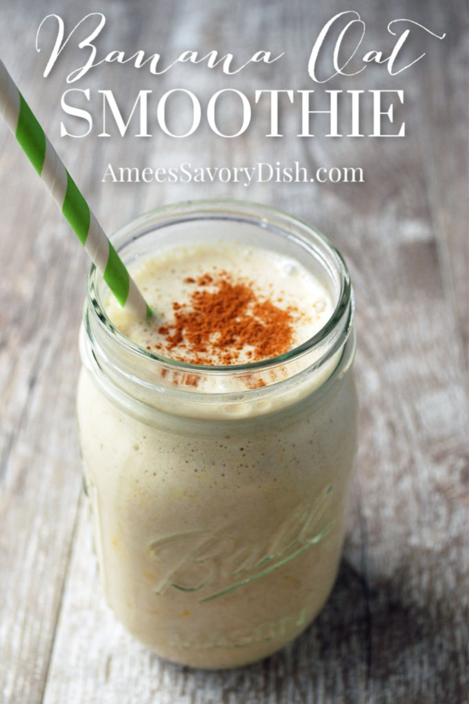 Smoothie in a Mason jar with cinnamon sprinkled on top