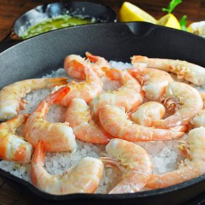 cooked shrimp over rock salt in a cast iron skillet