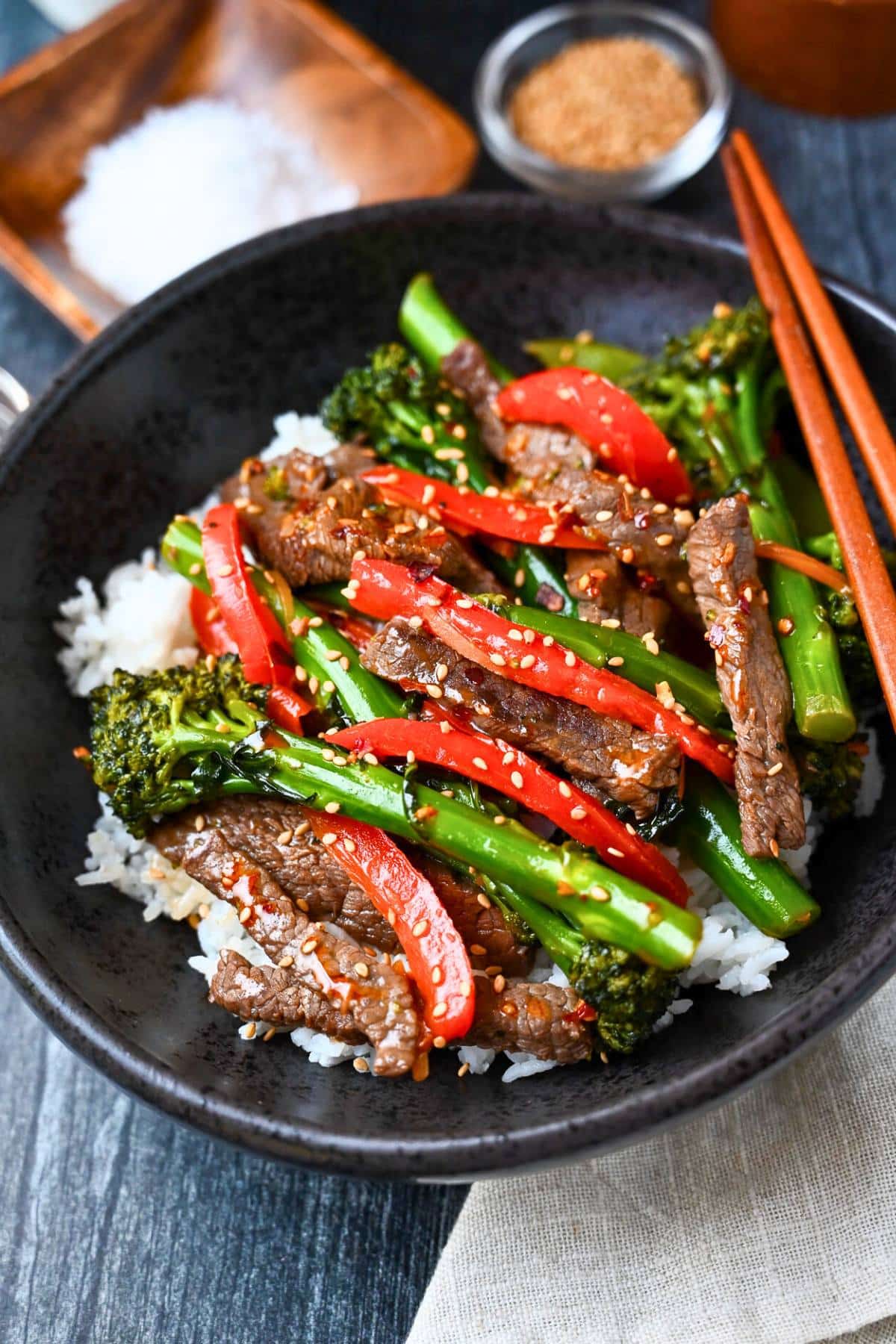 This flavorful 30-minute Beef and Broccolini Stir Fry is a fresh take on a takeout classic! Gluten-free, Paleo, and Whole30 modifications included with over 30 grams of protein per serving. via @Ameessavorydish