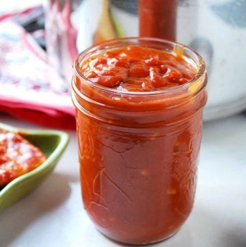 barbecue sauce in a mason jar