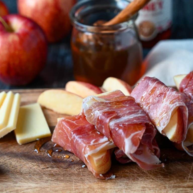 Easy Prosciutto-Wrapped Cheese and Apple Bites