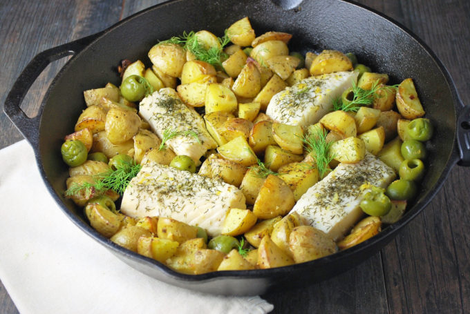 Baked Halibut with Fingerlings and Olives is a mouthwatering one-dish meal made with gold fingerling potatoes, green olives, halibut and dill.