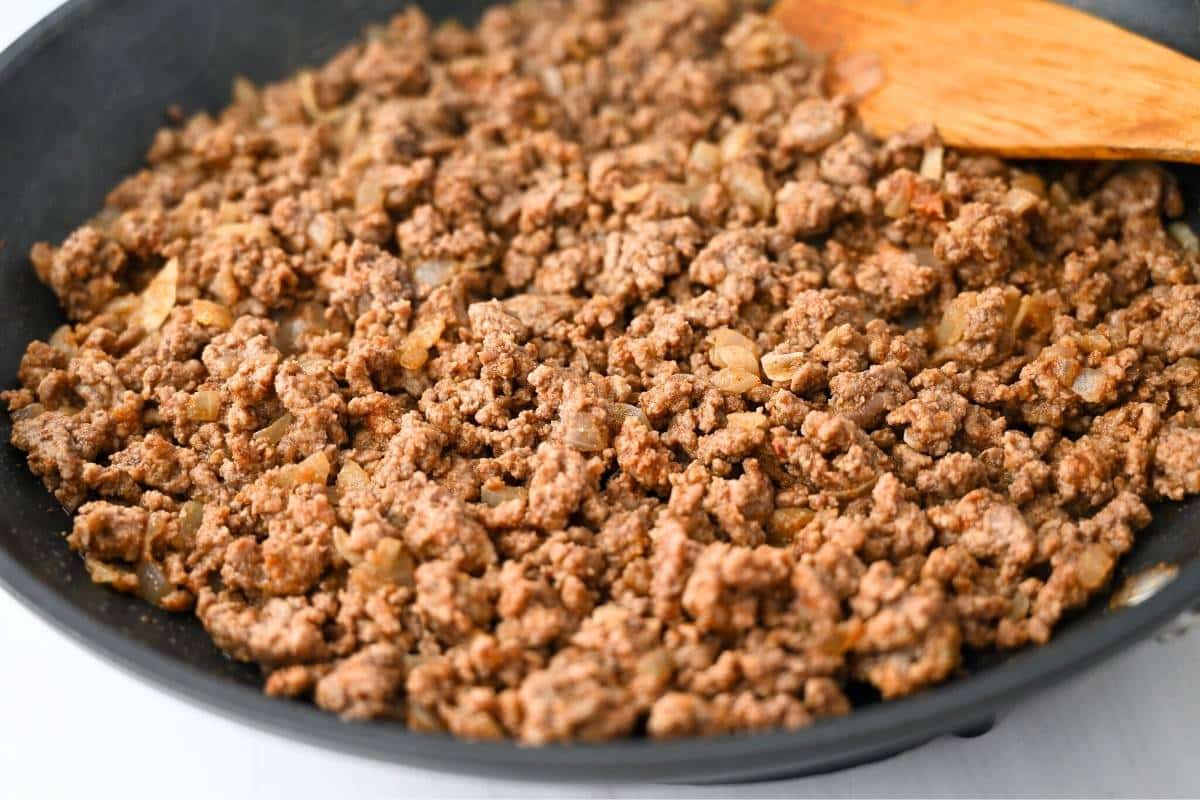 cooked ground beef for a cheeseburger quiche