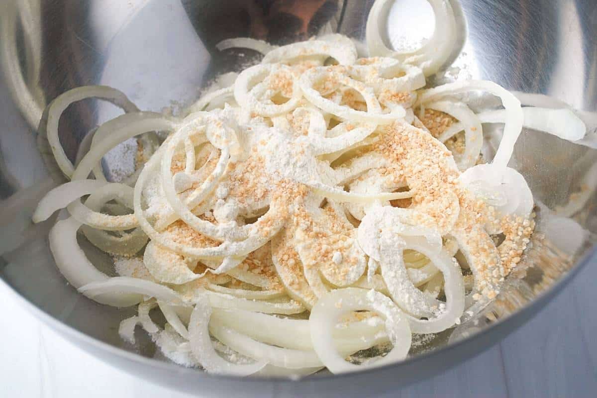 breading thinly sliced onions with panko and flour