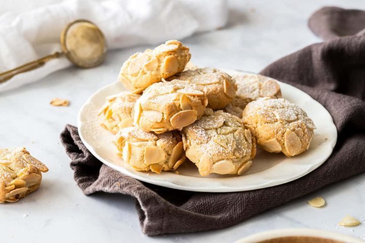 Almond cookies gluten free on a platter