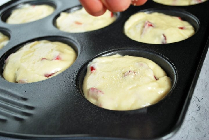 sprinkling sugar on muffin batter