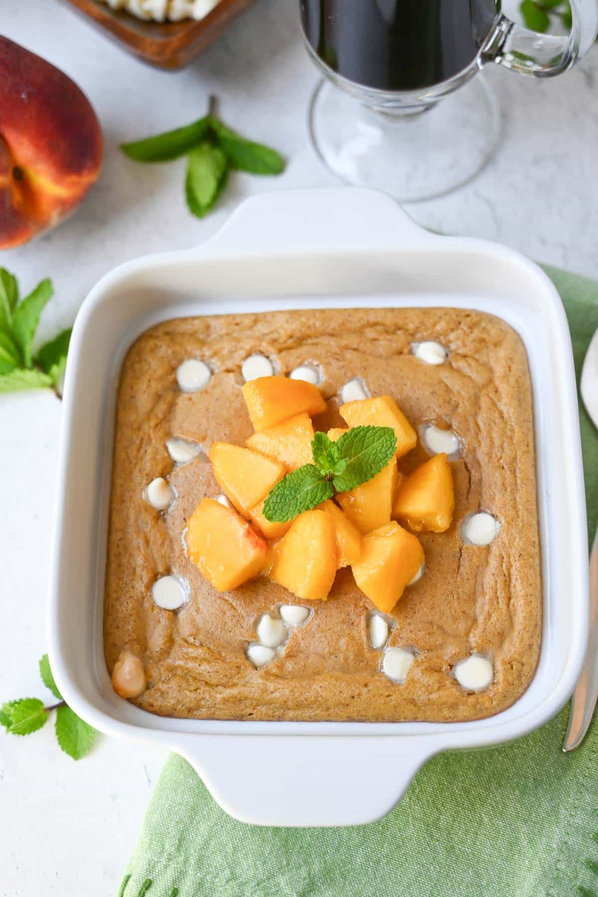 This Peach Protein Baked Oats recipe packs all of the sweet delicious flavors of peach pie into nutritious, cake-like, baked oatmeal. via @Ameessavorydish