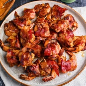 a full platter of seasoned grilled shrimp wrapped in bacon