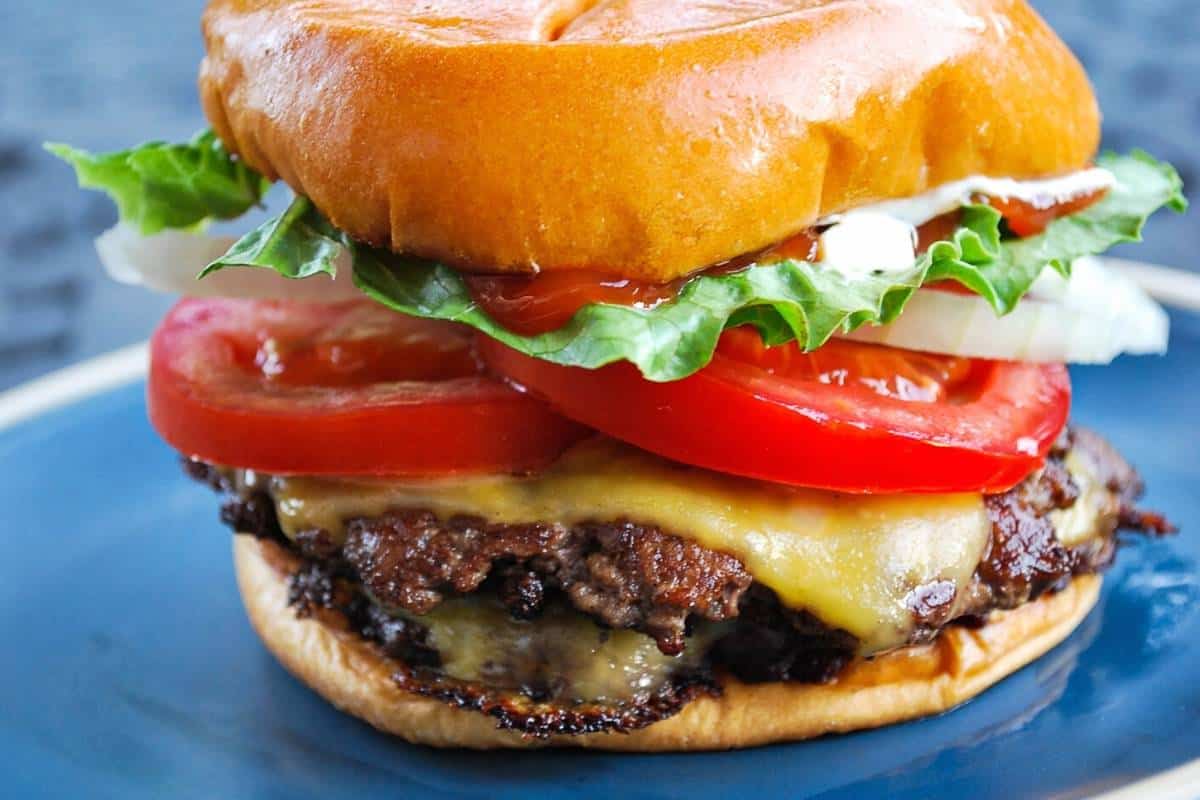 Basic smash burgers with weber gourmet burger seasoning and brioche buns :  r/blackstonegriddle