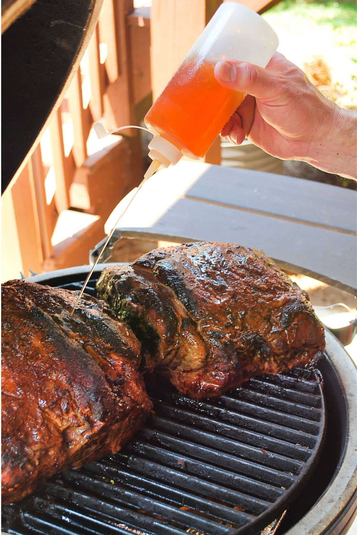 seasoning pork butts on a big green egg with apple juice 