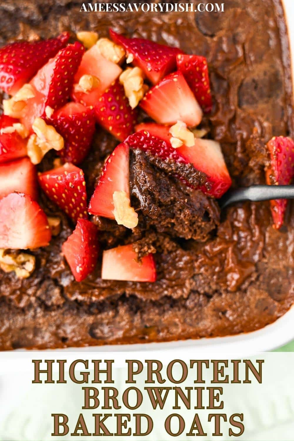 These Brownie Baked Oats taste like rich and fudgy brownies for breakfast! Made with Greek yogurt, rolled oats, and chocolate whey protein (no banana!), they pack over 30 grams of protein per serving! via @Ameessavorydish