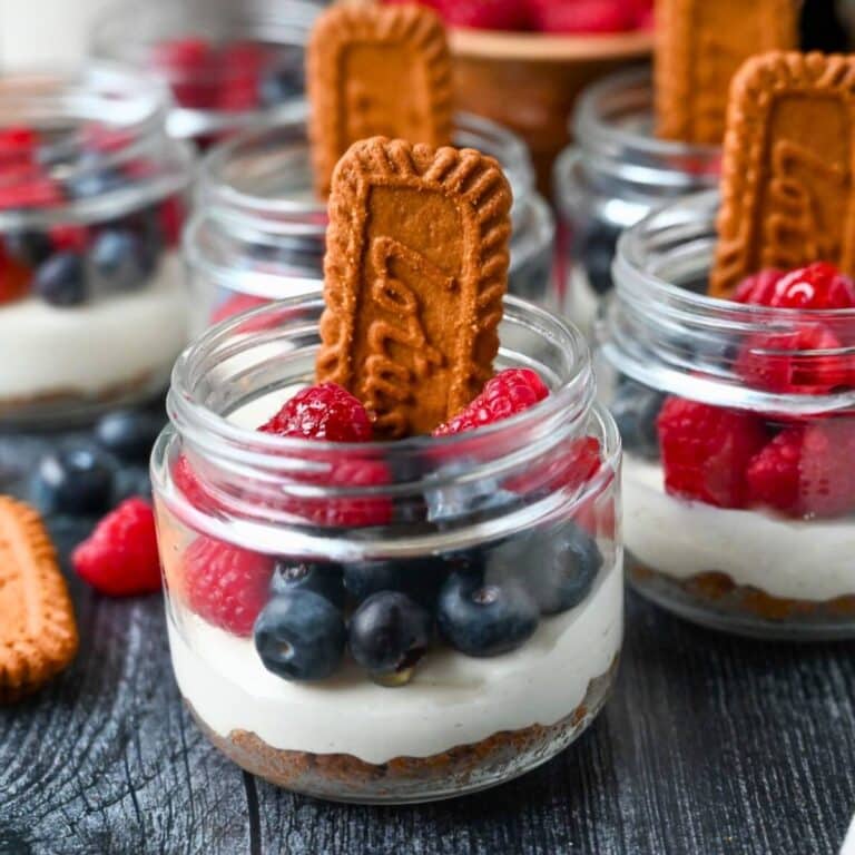 mini cheesecakes with berries and a biscoff cookie